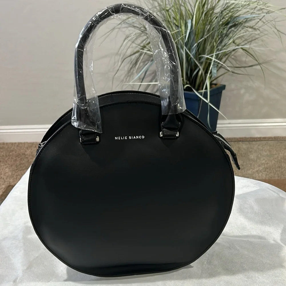 New Melie Bianco black vegan leather round bag w/adjustable strap. - Picture 2 of 10